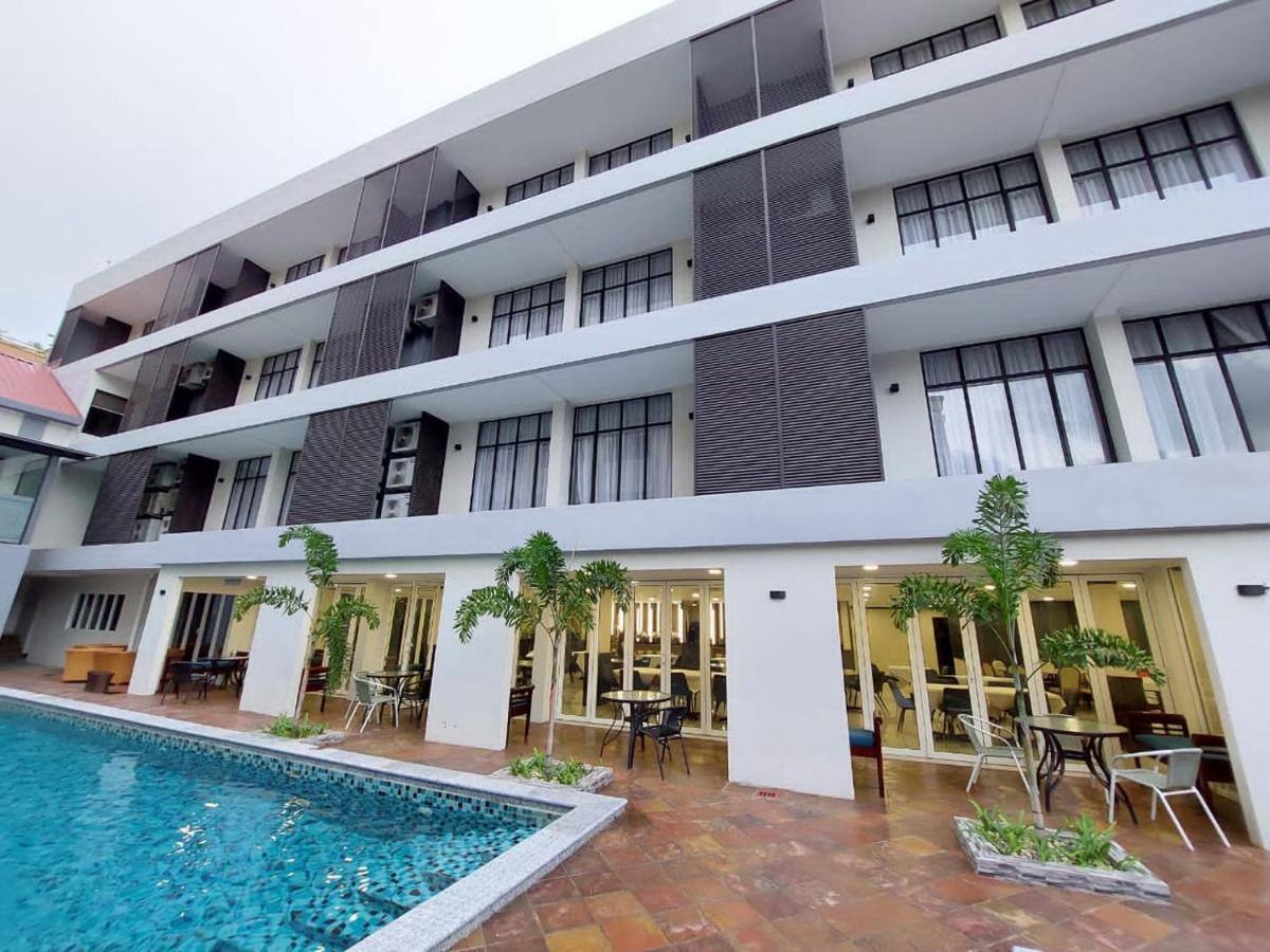 Christee Suites Hotel Malacca Exterior photo