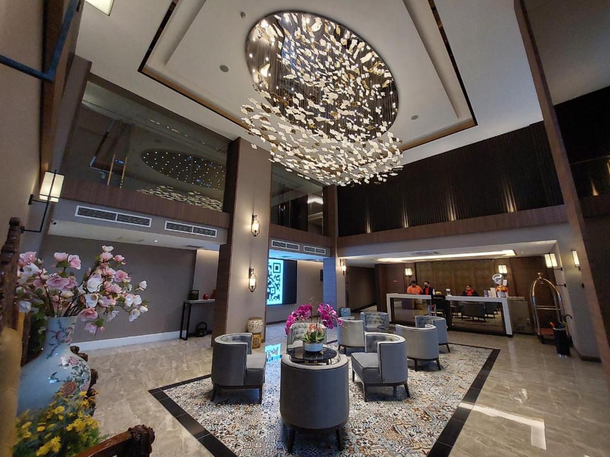 Christee Suites Hotel Malacca Exterior photo