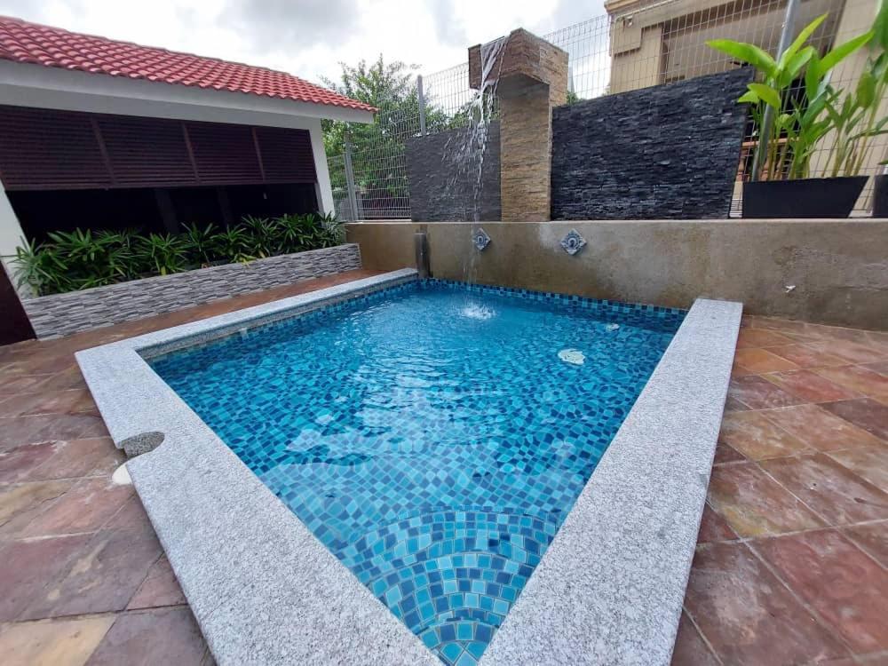 Christee Suites Hotel Malacca Exterior photo