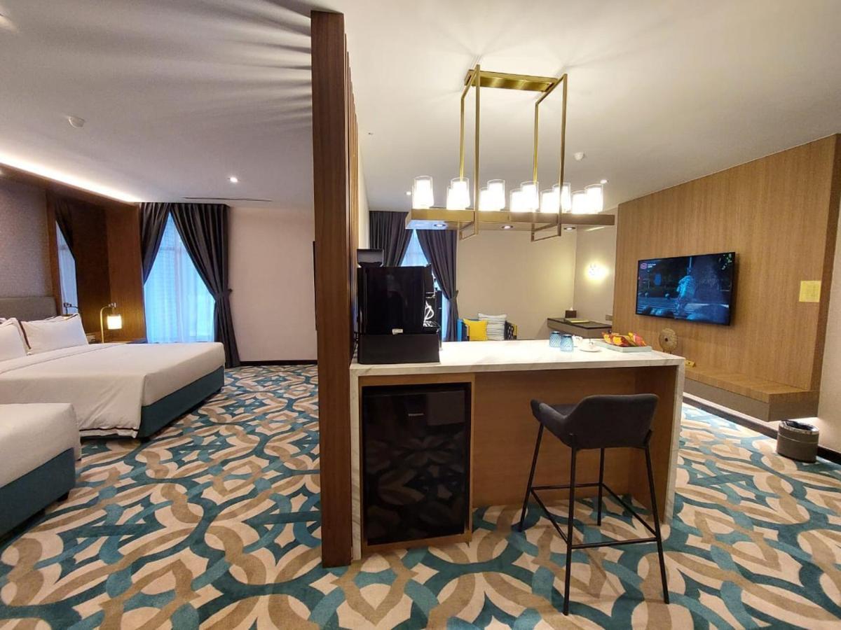 Christee Suites Hotel Malacca Exterior photo