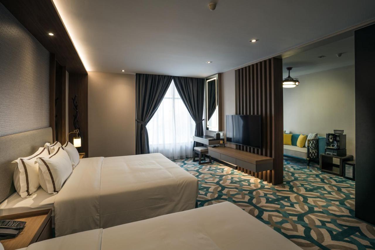Christee Suites Hotel Malacca Exterior photo