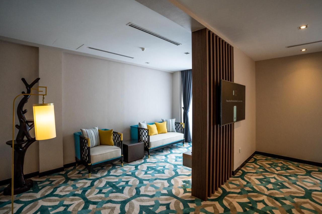 Christee Suites Hotel Malacca Exterior photo