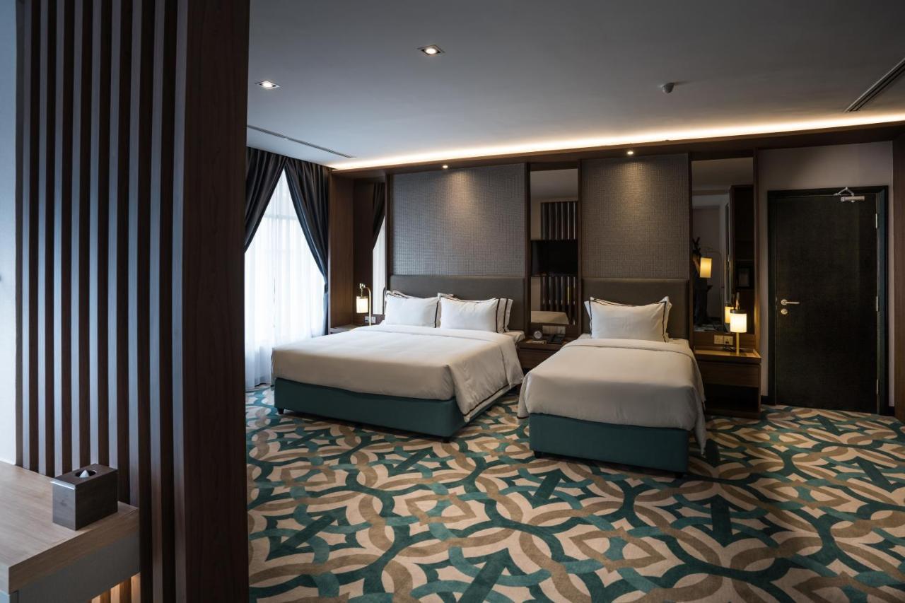 Christee Suites Hotel Malacca Exterior photo