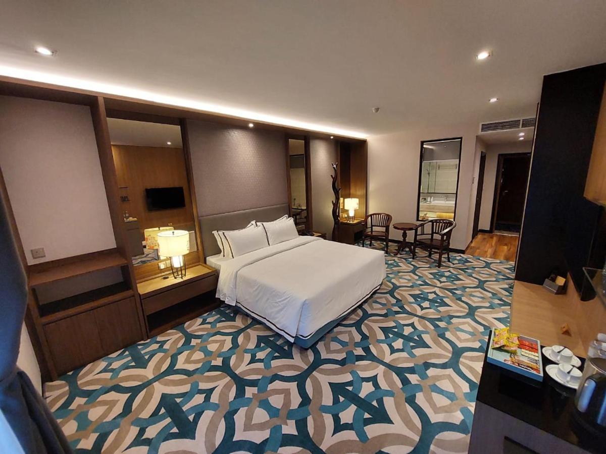 Christee Suites Hotel Malacca Exterior photo