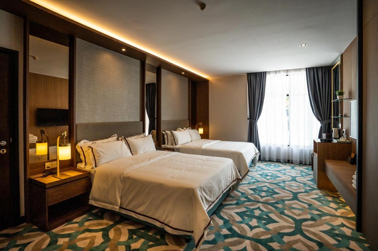 Christee Suites Hotel Malacca Exterior photo