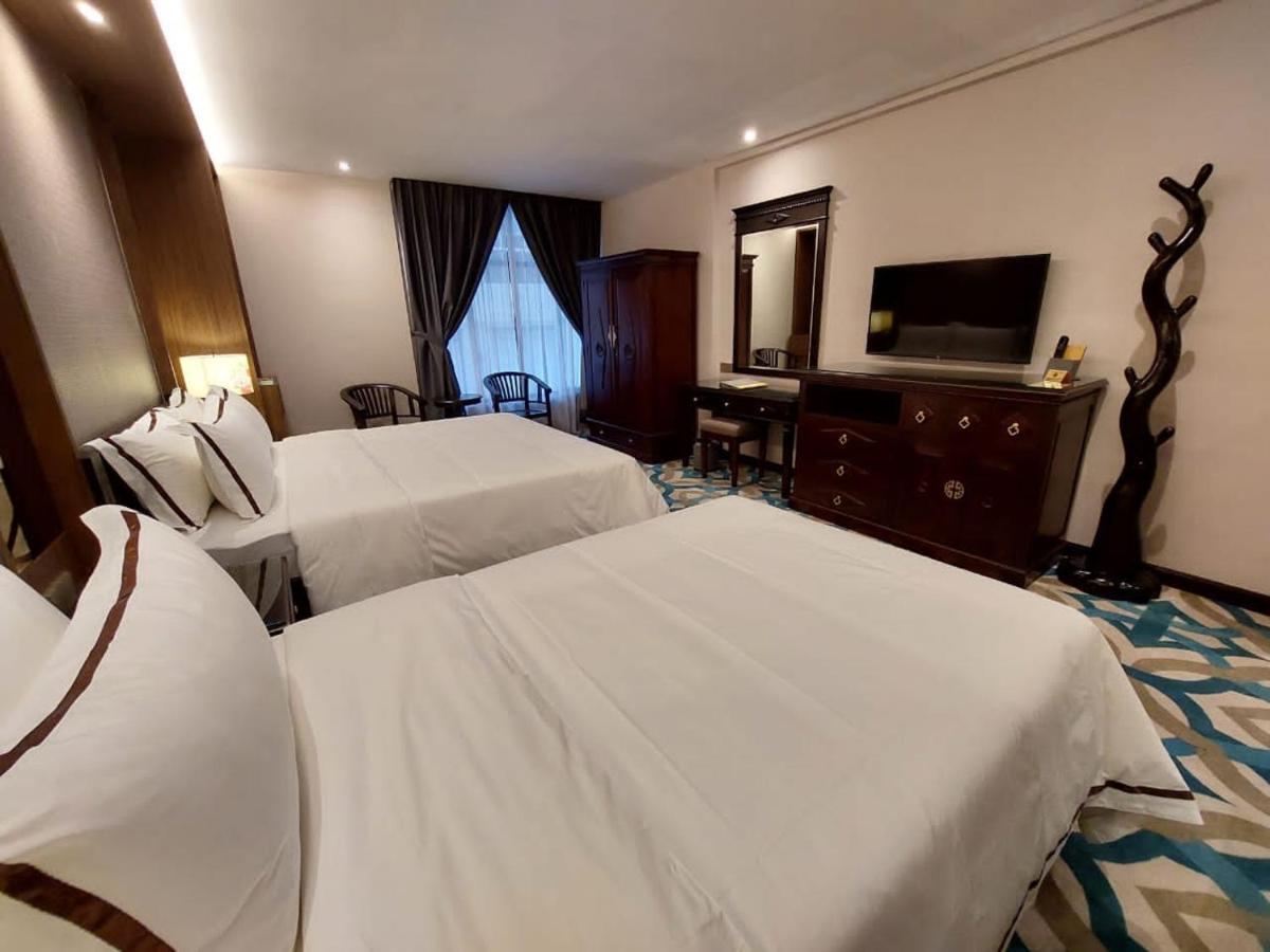 Christee Suites Hotel Malacca Exterior photo