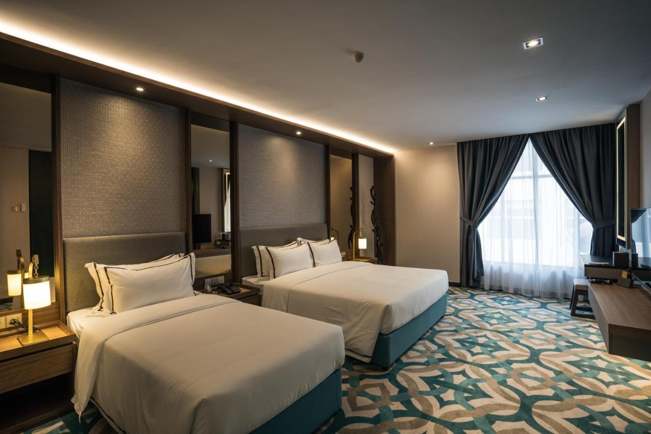 Christee Suites Hotel Malacca Exterior photo