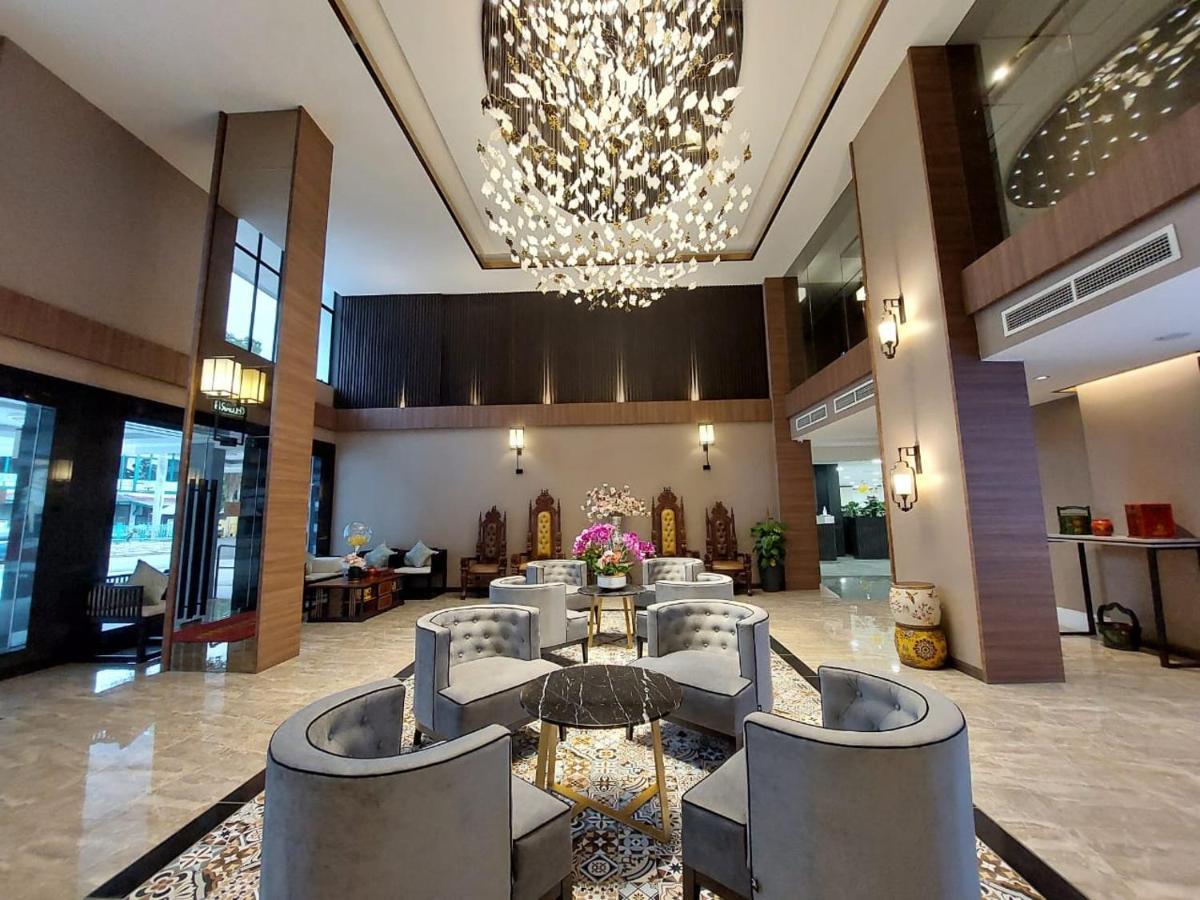 Christee Suites Hotel Malacca Exterior photo